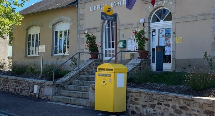 La Boite aux lettres centrale déjà devant la mairie